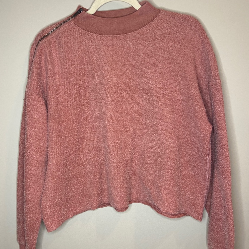 American Eagle Pink sweatshirt with zipper